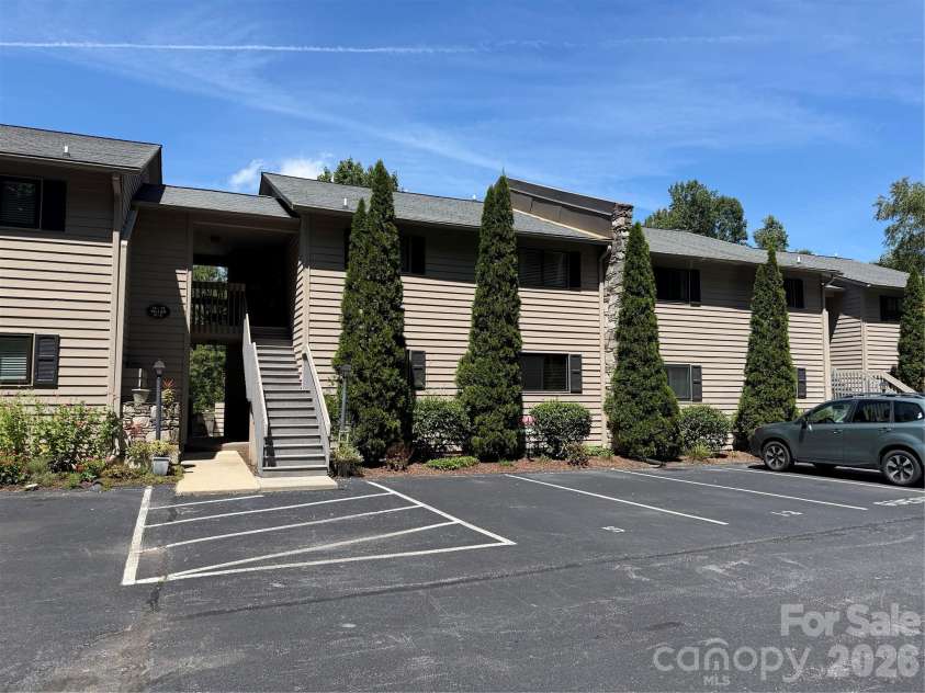 47 Lake Drive, Laurel Park, NC 28739.  MLS# CAR4417854, YatesRealty ID 46752. 