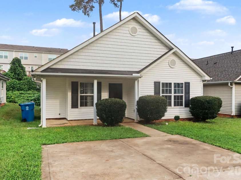 1311 Braveheart Lane, Charlotte, NC 28216.  MLS# CAR4416968, YatesRealty ID 46753. 