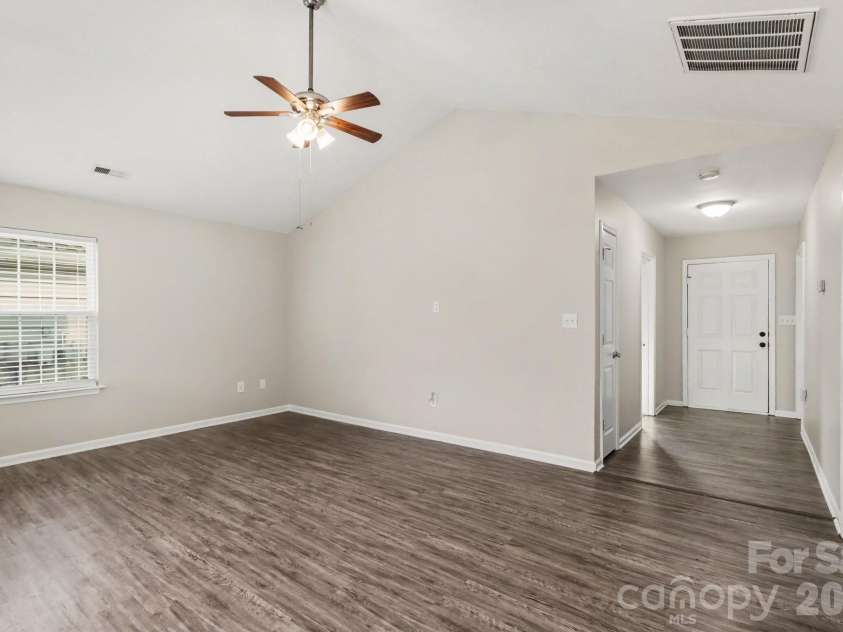 1311 Braveheart Lane, Charlotte, NC 28216.  MLS# CAR4416968, YatesRealty ID 46753. 