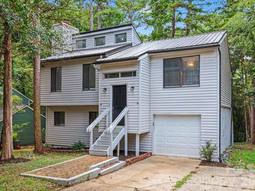 12000 Rock Canyon Drive, Charlotte, NC 28226.  MLS# CAR4416980, YatesRealty ID 46754. 