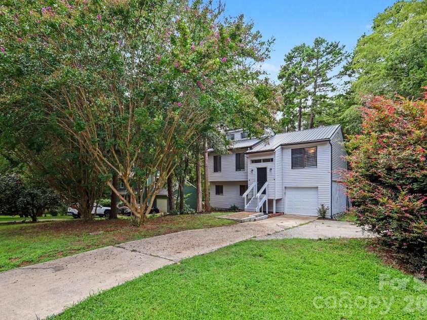 12000 Rock Canyon Drive, Charlotte, NC 28226.  MLS# CAR4416980, YatesRealty ID 46754. 