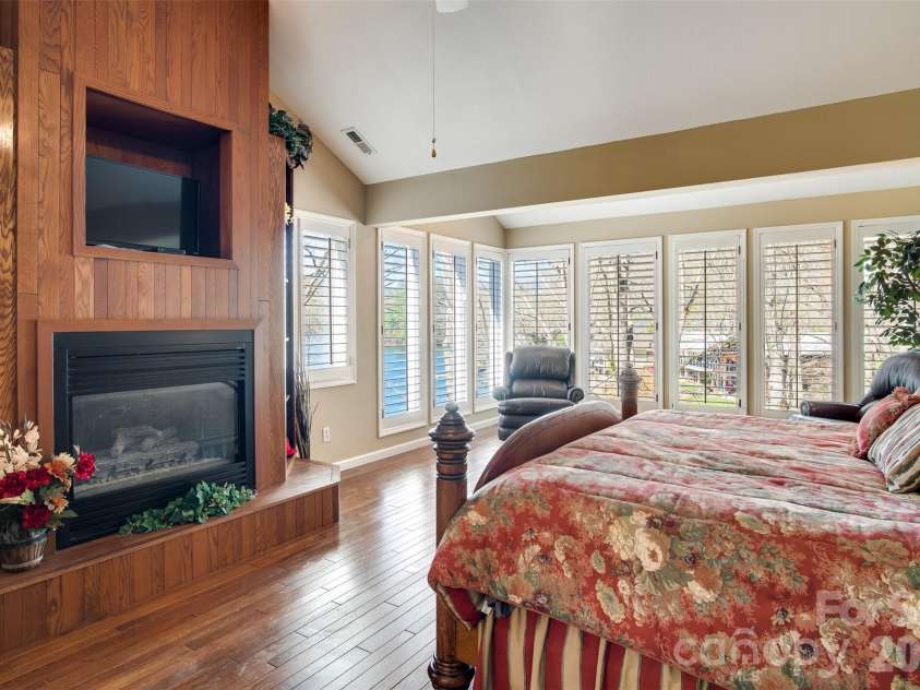 82 Avisco Road, Robbinsville, NC 28771.  MLS# CAR4418224, YatesRealty ID 46755. 