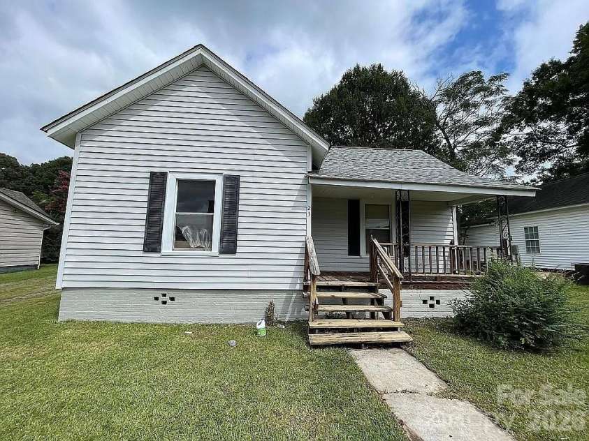 23 Selma Drive, Mooresville, NC 28115.  MLS# CAR4418254, YatesRealty ID 46756. 
