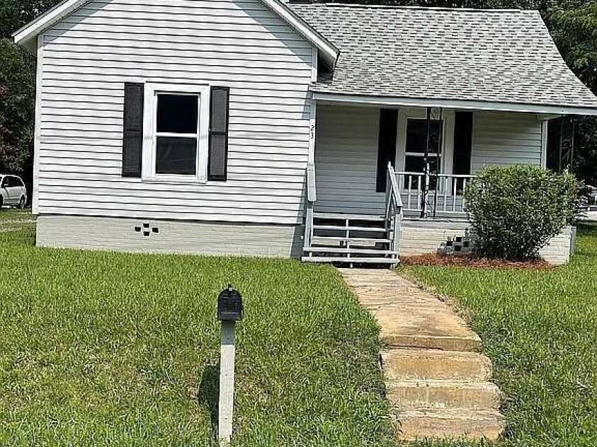 23 Selma Drive, Mooresville, NC 28115.  MLS# CAR4418254, YatesRealty ID 46756. 