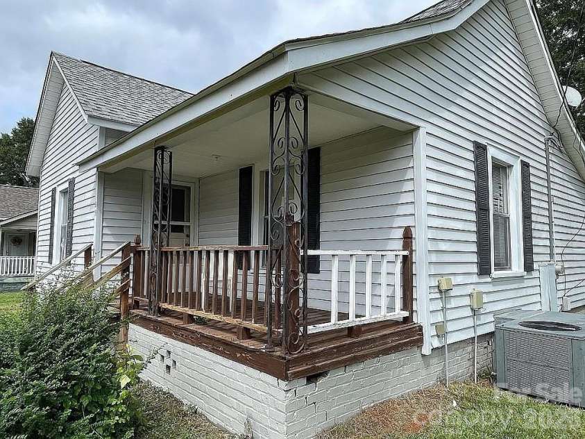 23 Selma Drive, Mooresville, NC 28115.  MLS# CAR4418254, YatesRealty ID 46756. 