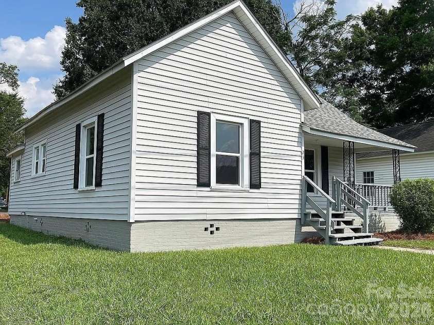 23 Selma Drive, Mooresville, NC 28115.  MLS# CAR4418254, YatesRealty ID 46756. 