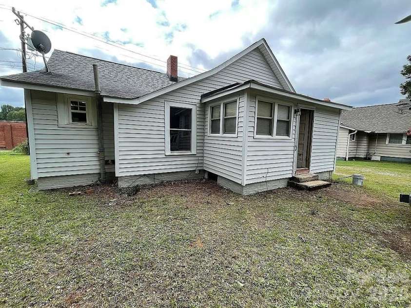 23 Selma Drive, Mooresville, NC 28115.  MLS# CAR4418254, YatesRealty ID 46756. 