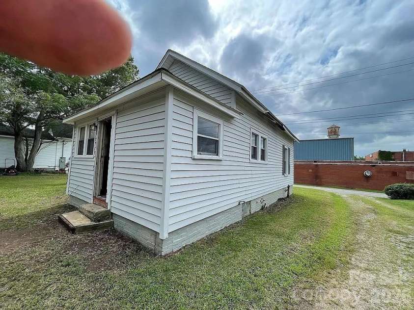 23 Selma Drive, Mooresville, NC 28115.  MLS# CAR4418254, YatesRealty ID 46756. 