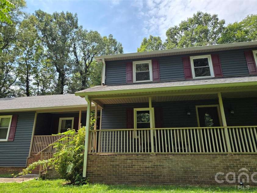 8979 Twin Lake Drive, Kernersville, NC 27284.  MLS# CAR4417656, YatesRealty ID 46757. 