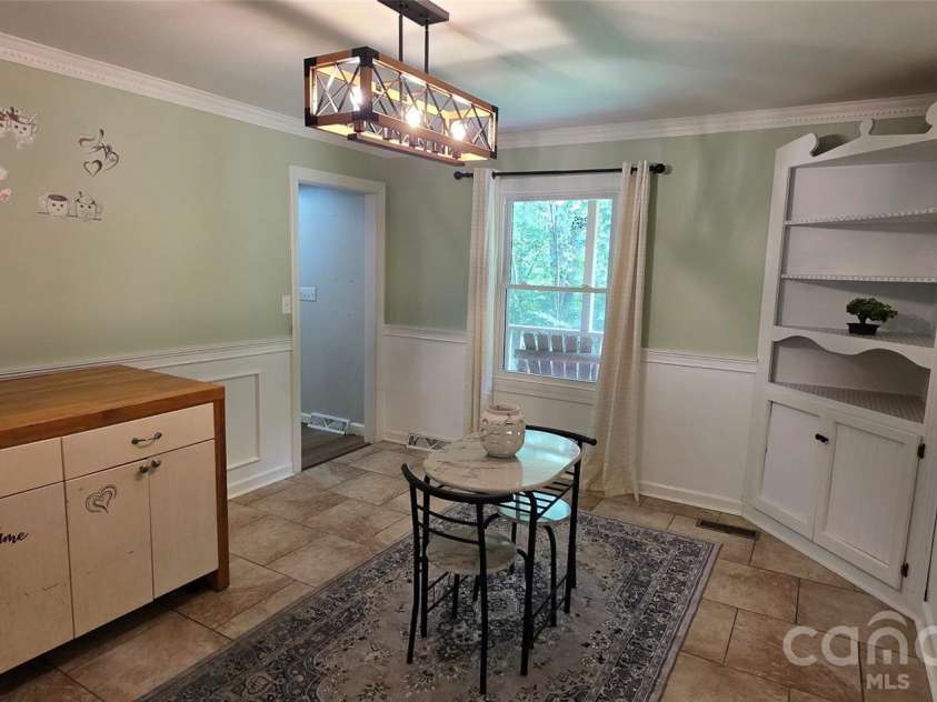 8979 Twin Lake Drive, Kernersville, NC 27284.  MLS# CAR4417656, YatesRealty ID 46757. 