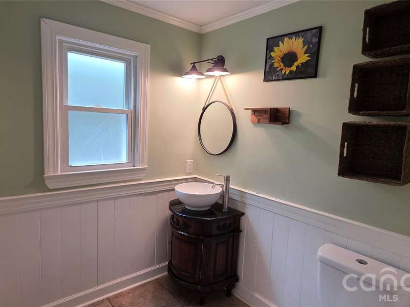 8979 Twin Lake Drive, Kernersville, NC 27284.  MLS# CAR4417656, YatesRealty ID 46757. 