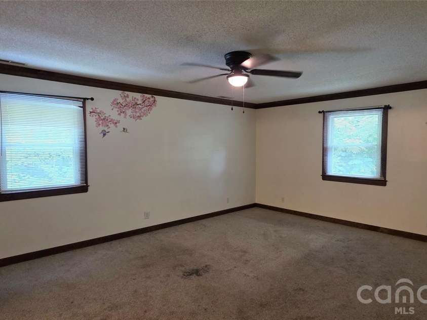 8979 Twin Lake Drive, Kernersville, NC 27284.  MLS# CAR4417656, YatesRealty ID 46757. 