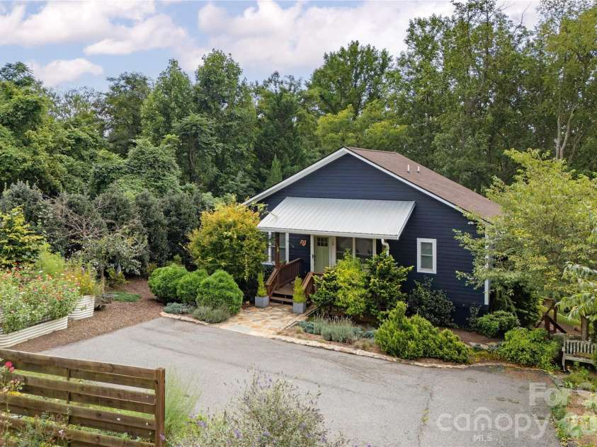 12 Twig Lane, Asheville, NC 28803.  MLS# CAR4415935, YatesRealty ID 46759. 