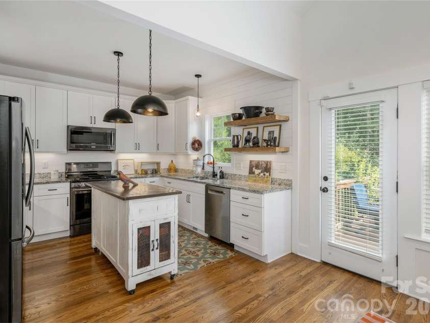 12 Twig Lane, Asheville, NC 28803.  MLS# CAR4415935, YatesRealty ID 46759. 