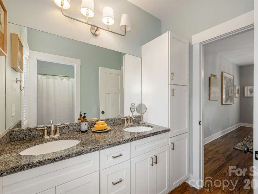 12 Twig Lane, Asheville, NC 28803.  MLS# CAR4415935, YatesRealty ID 46759. 