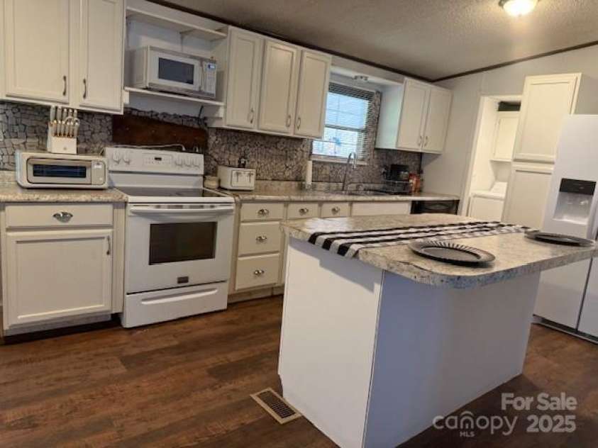 5061 Windy Woods Road, Morganton, NC 28655.  MLS# CAR4243729, YatesRealty ID 4676. 