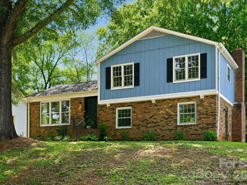 5407 Autumn End Circle, Charlotte, NC 28212.  MLS# CAR4405414, YatesRealty ID 46760. 
