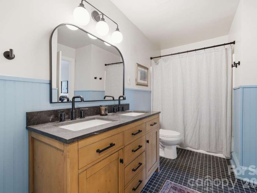 5407 Autumn End Circle, Charlotte, NC 28212.  MLS# CAR4405414, YatesRealty ID 46760. 