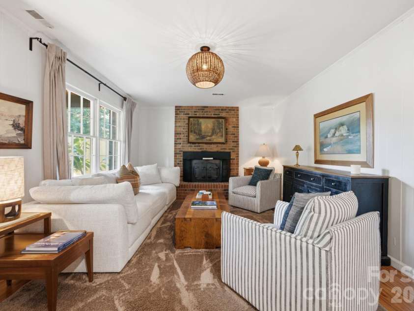5407 Autumn End Circle, Charlotte, NC 28212.  MLS# CAR4405414, YatesRealty ID 46760. 