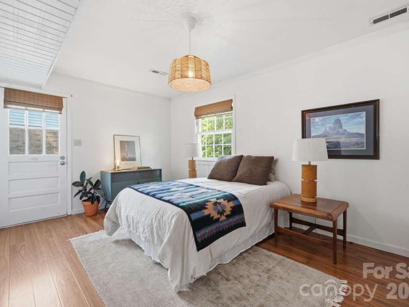 5407 Autumn End Circle, Charlotte, NC 28212.  MLS# CAR4405414, YatesRealty ID 46760. 