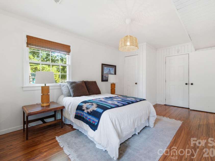 5407 Autumn End Circle, Charlotte, NC 28212.  MLS# CAR4405414, YatesRealty ID 46760. 