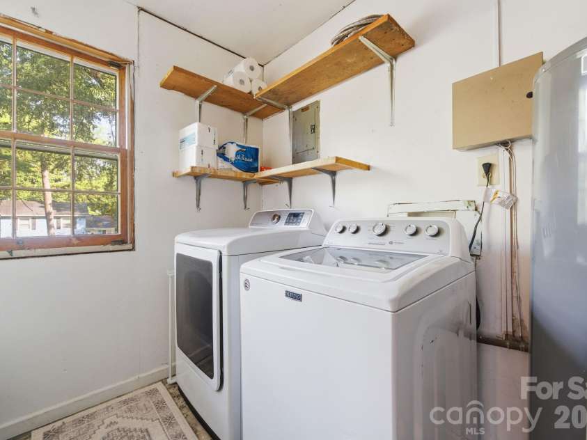 5407 Autumn End Circle, Charlotte, NC 28212.  MLS# CAR4405414, YatesRealty ID 46760. 
