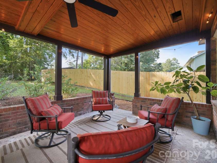5407 Autumn End Circle, Charlotte, NC 28212.  MLS# CAR4405414, YatesRealty ID 46760. 