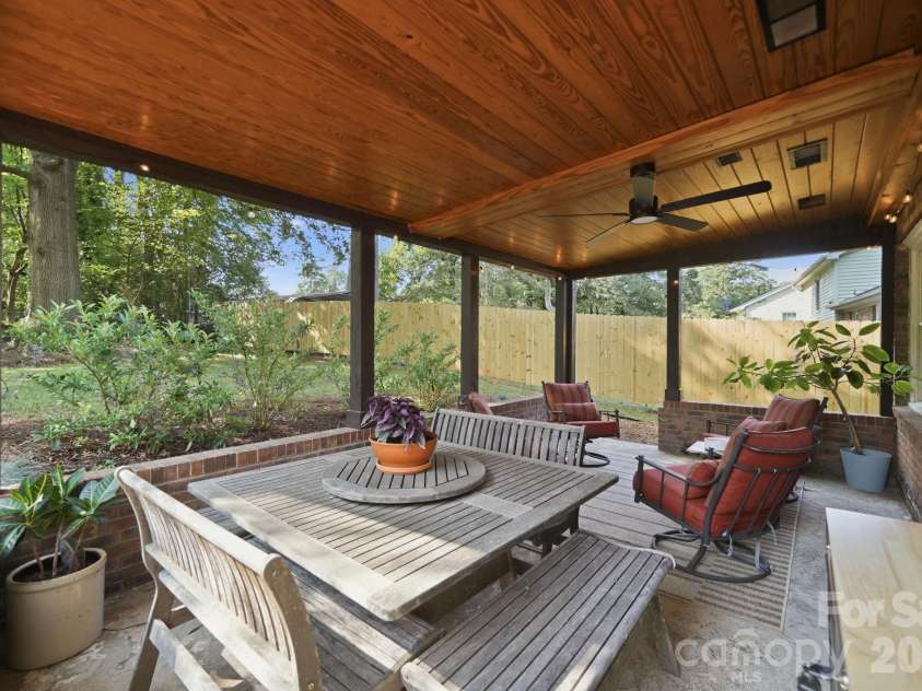 5407 Autumn End Circle, Charlotte, NC 28212.  MLS# CAR4405414, YatesRealty ID 46760. 