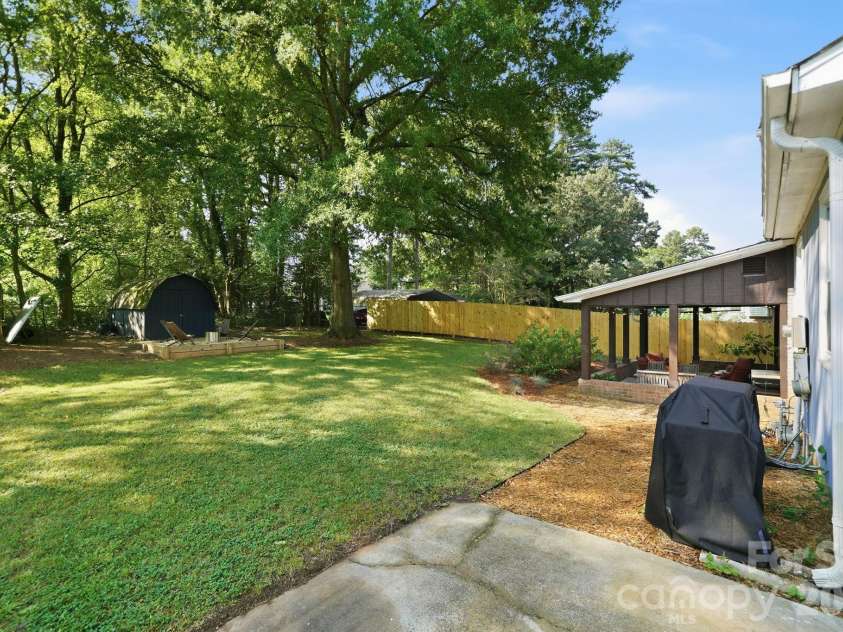 5407 Autumn End Circle, Charlotte, NC 28212.  MLS# CAR4405414, YatesRealty ID 46760. 