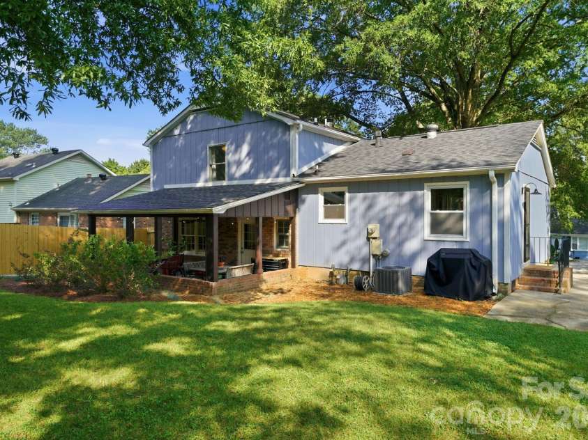5407 Autumn End Circle, Charlotte, NC 28212.  MLS# CAR4405414, YatesRealty ID 46760. 