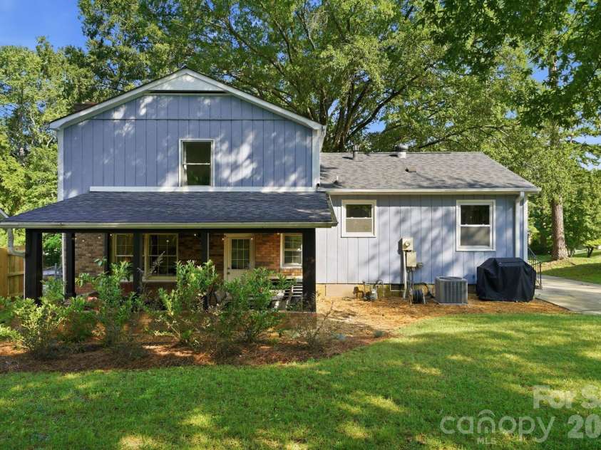 5407 Autumn End Circle, Charlotte, NC 28212.  MLS# CAR4405414, YatesRealty ID 46760. 