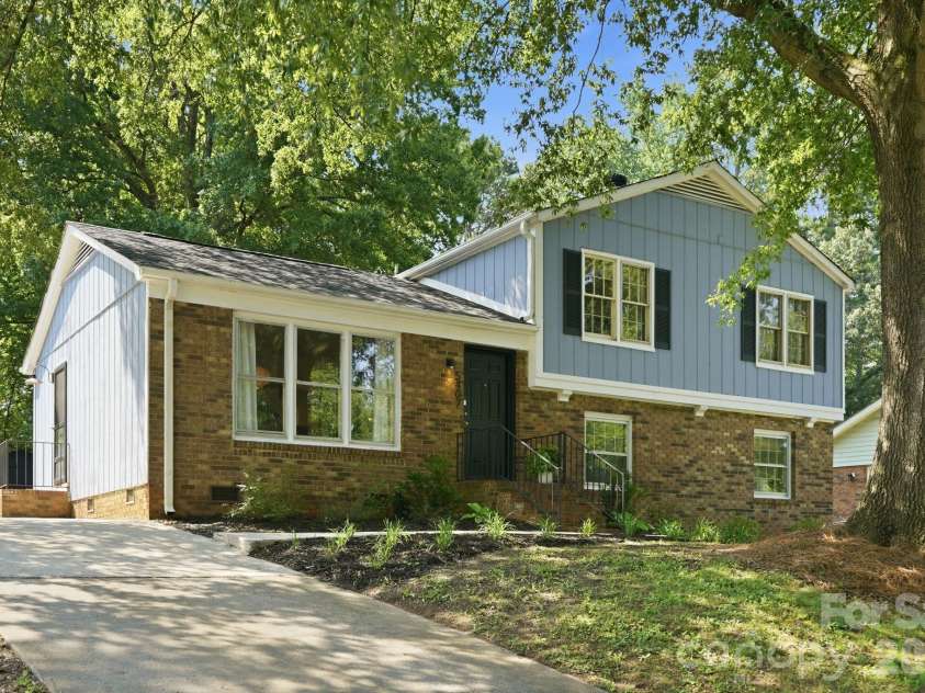 5407 Autumn End Circle, Charlotte, NC 28212.  MLS# CAR4405414, YatesRealty ID 46760. 