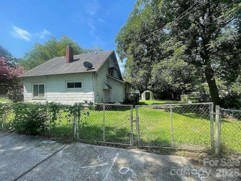 703 Spruce Street, Mooresville, NC 28115.  MLS# CAR4418262, YatesRealty ID 46762. 