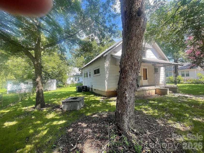 703 Spruce Street, Mooresville, NC 28115.  MLS# CAR4418262, YatesRealty ID 46762. 