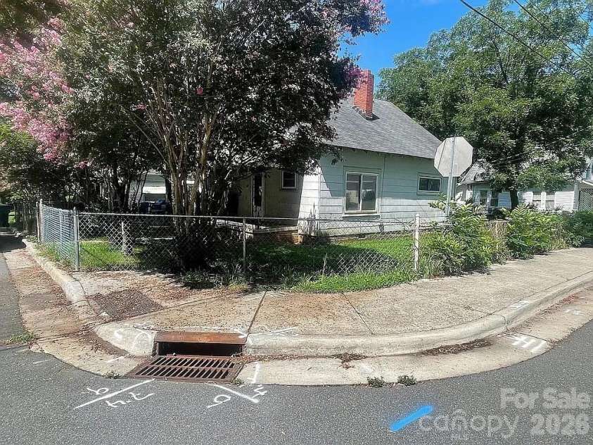 703 Spruce Street, Mooresville, NC 28115.  MLS# CAR4418262, YatesRealty ID 46762. 