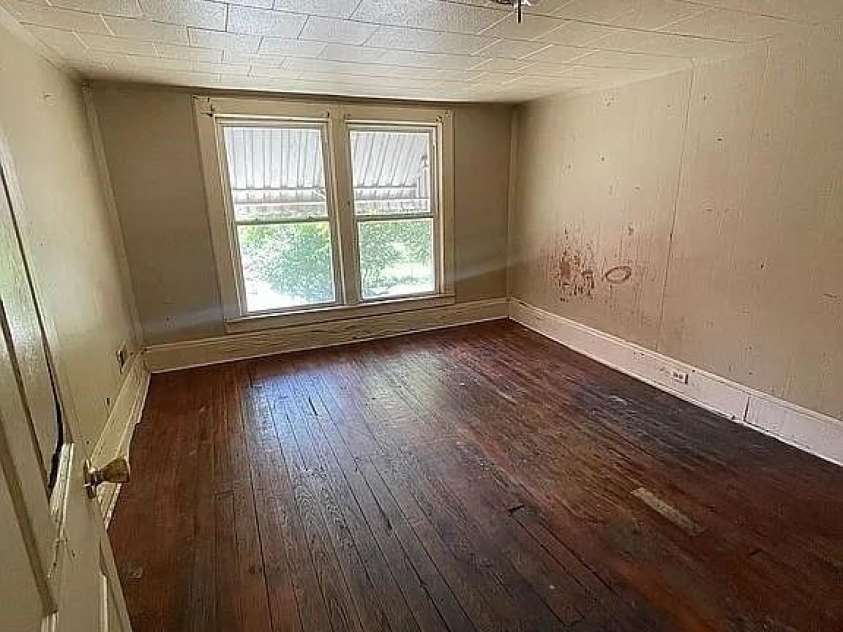 703 Spruce Street, Mooresville, NC 28115.  MLS# CAR4418262, YatesRealty ID 46762. 