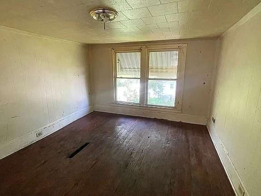 703 Spruce Street, Mooresville, NC 28115.  MLS# CAR4418262, YatesRealty ID 46762. 