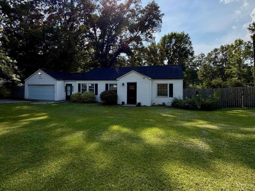 2180 Lynwood Drive, Lancaster, SC 29720.  MLS# CAR4417935, YatesRealty ID 46765. 