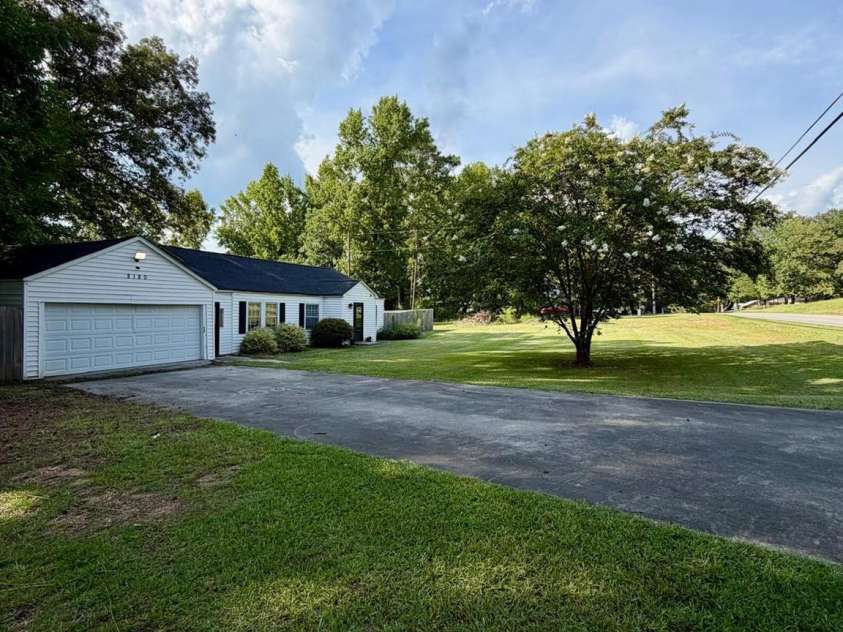 2180 Lynwood Drive, Lancaster, SC 29720.  MLS# CAR4417935, YatesRealty ID 46765. 
