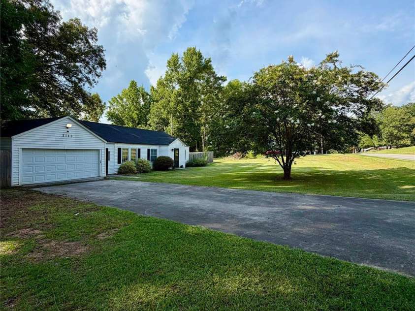 2180 Lynwood Drive, Lancaster, SC 29720.  MLS# CAR4417935, YatesRealty ID 46765. 