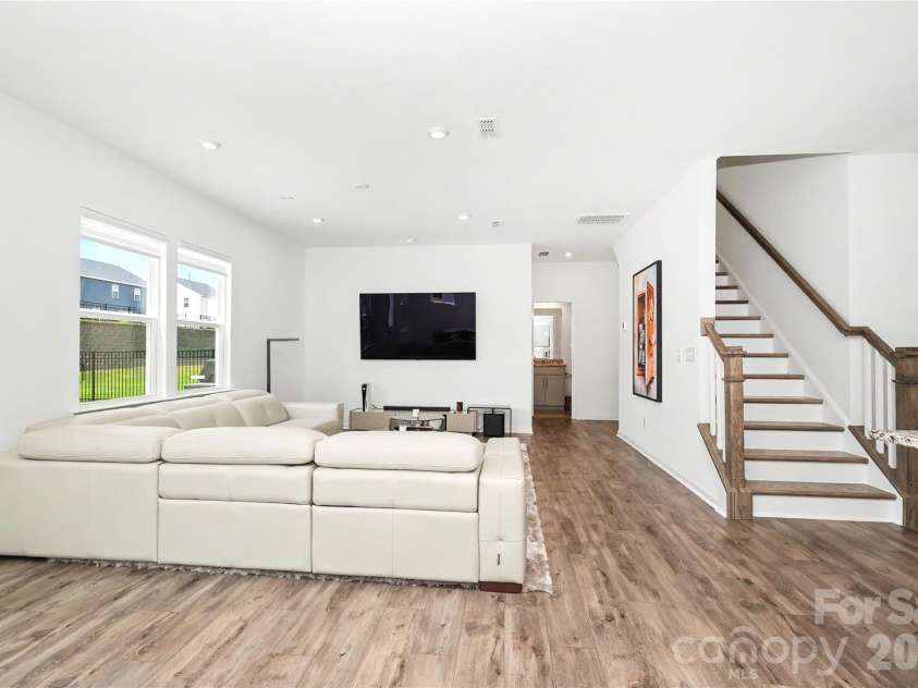 11122 Glasden Road, Charlotte, NC 28278.  MLS# CAR4412875, YatesRealty ID 46766. 
