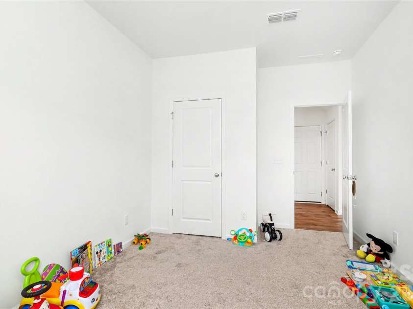 11122 Glasden Road, Charlotte, NC 28278.  MLS# CAR4412875, YatesRealty ID 46766. 