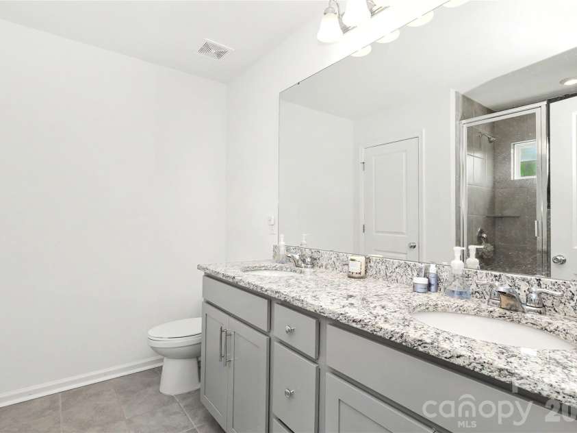11122 Glasden Road, Charlotte, NC 28278.  MLS# CAR4412875, YatesRealty ID 46766. 