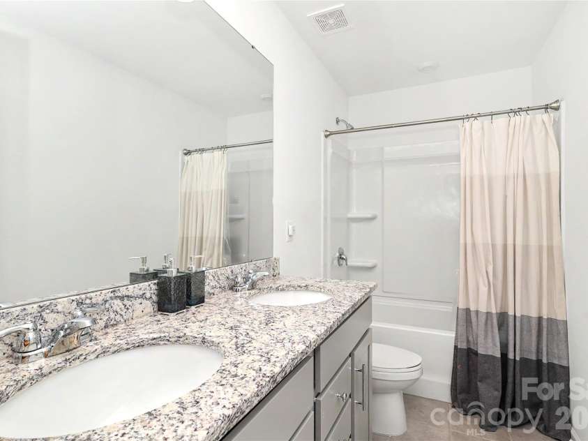 11122 Glasden Road, Charlotte, NC 28278.  MLS# CAR4412875, YatesRealty ID 46766. 
