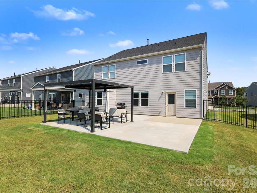 11122 Glasden Road, Charlotte, NC 28278.  MLS# CAR4412875, YatesRealty ID 46766. 