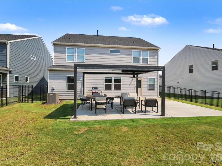 11122 Glasden Road, Charlotte, NC 28278.  MLS# CAR4412875, YatesRealty ID 46766. 