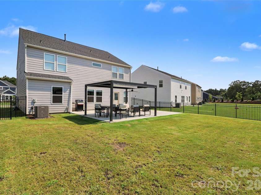 11122 Glasden Road, Charlotte, NC 28278.  MLS# CAR4412875, YatesRealty ID 46766. 