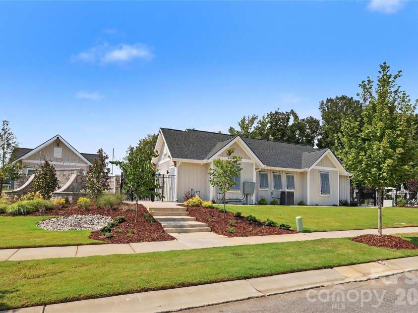 11122 Glasden Road, Charlotte, NC 28278.  MLS# CAR4412875, YatesRealty ID 46766. 