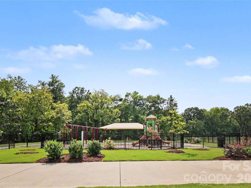 11122 Glasden Road, Charlotte, NC 28278.  MLS# CAR4412875, YatesRealty ID 46766. 