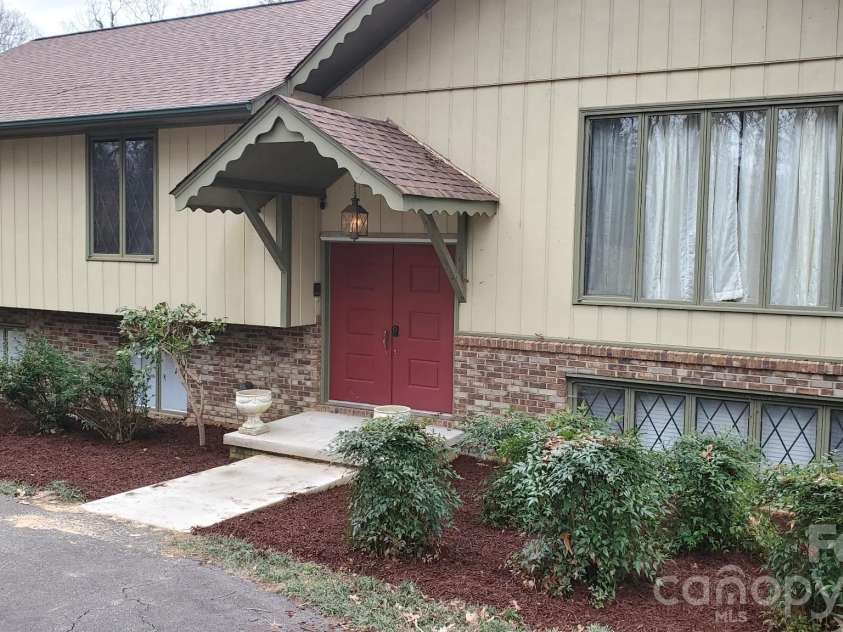 200 Woodland Circle, Rutherfordton, NC 28139.  MLS# CAR4418275, YatesRealty ID 46769. 